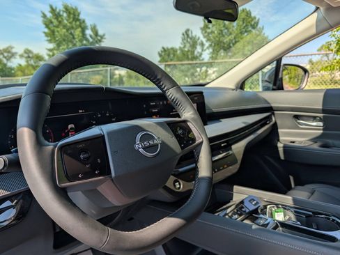 Used 2025 Nissan Murano SV AWD/4WD image 26