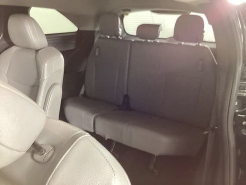 Used 2025 Toyota Sienna XLE FWD image 31