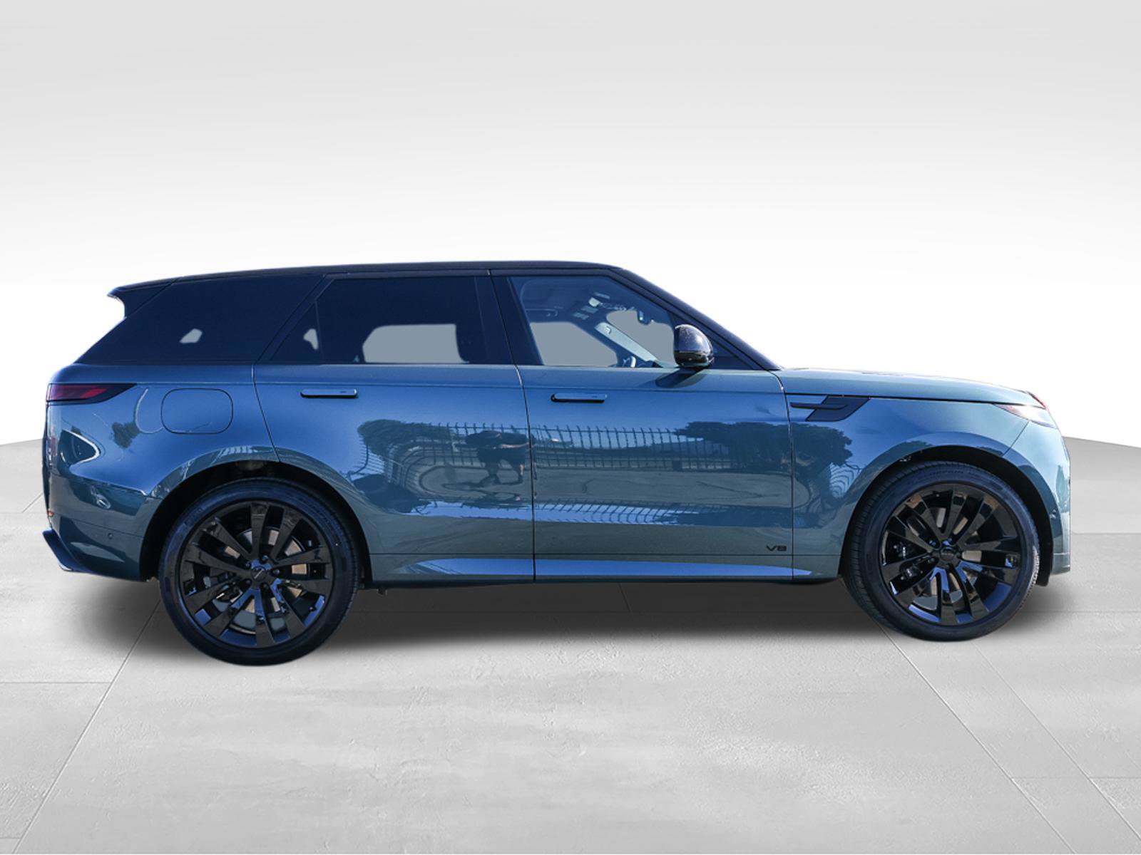 New 2027 Land Rover Range Rover Sport Dynamic SE AWD/4WD image 4