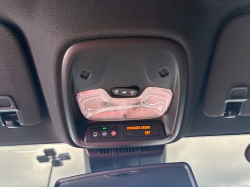 Used 2025 GMC Canyon AT4 AWD/4WD image 25