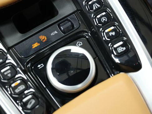 Used 2021 Aston Martin DBX AWD/4WD image 42