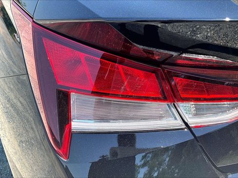 Used 2026 Hyundai Elantra SE FWD image 29