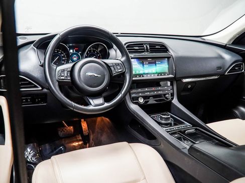 Used 2020 Jaguar F-PACE Premium image 15