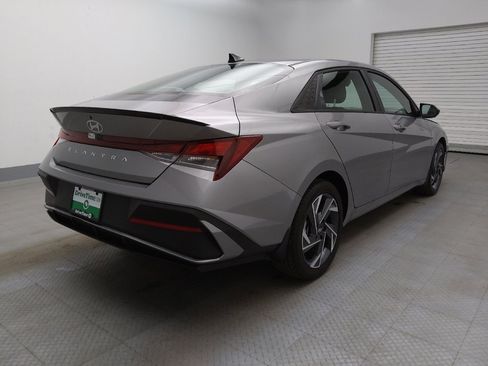 Used 2025 Hyundai Elantra Sport image 9