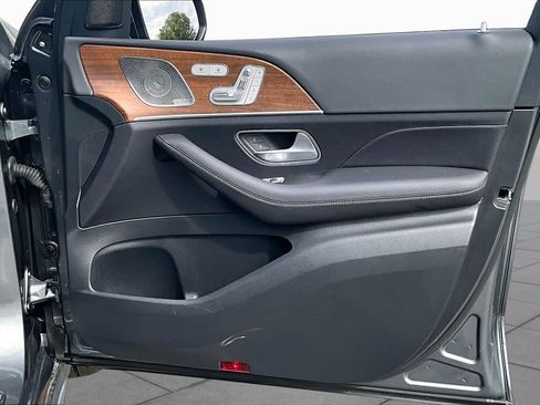 Used 2025 Mercedes-Benz GLS 450 4MATIC image 23