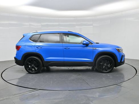 Used 2023 Volkswagen Taos SE w/ Panoramic Sunroof Package FWD image 31