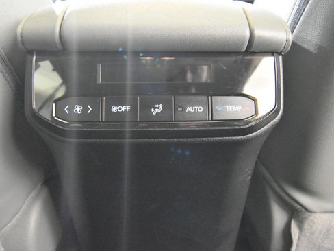 Used 2024 Toyota Highlander XLE image 26