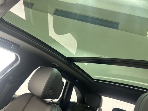 Used 2021 Porsche Macan Base image 27