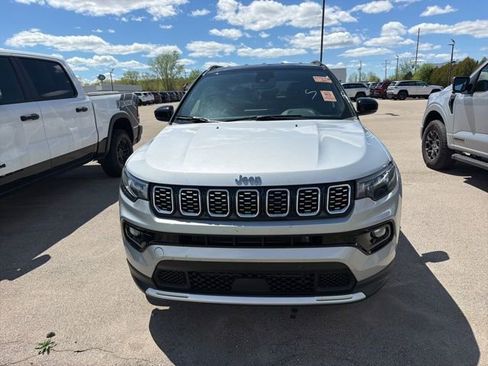 Used 2025 Jeep Compass Limited AWD/4WD image 2