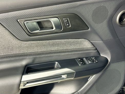 Used 2025 Ford Mustang Coupe RWD image 17