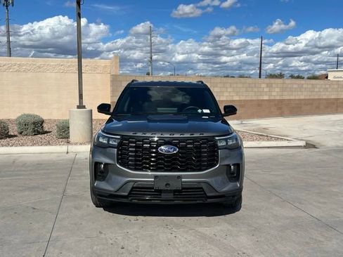Used 2025 Ford Explorer ST-Line image 4