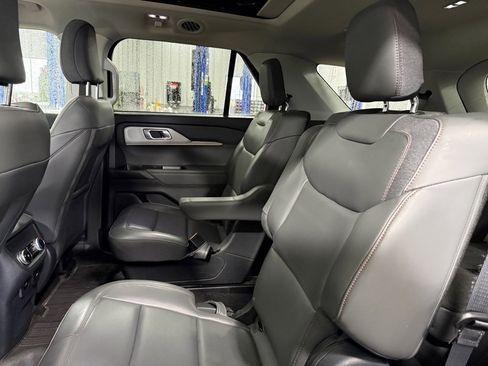 Used 2025 Ford Explorer Active w/ Active Comfort Package image 10