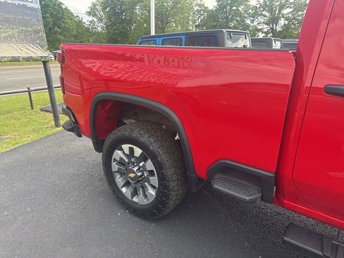 Used 2025 Chevrolet Silverado 2500 Custom w/ Custom Value Package AWD/4WD image 5