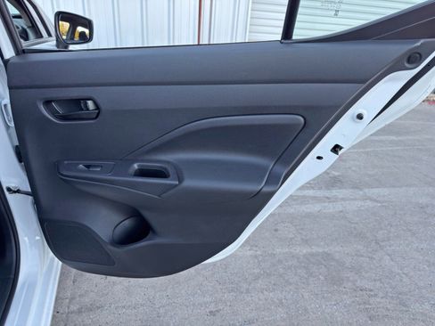 Used 2020 Nissan Versa S image 38