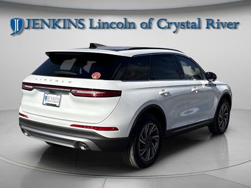 New 2026 Lincoln Corsair Premiere image 3