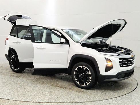 New 2026 Chevrolet Equinox LT FWD image 9