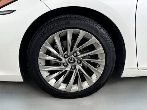 Used 2021 Lexus ES 300h Ultra Luxury w/ Accessory Package 2 image 32