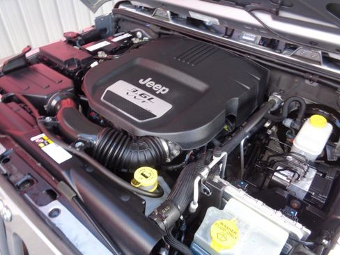 Used 2013 Jeep Wrangler Sport image 3