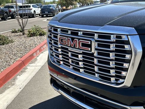 Used 2026 GMC Yukon XL Denali w/ Sun & Power Step Package AWD/4WD image 32