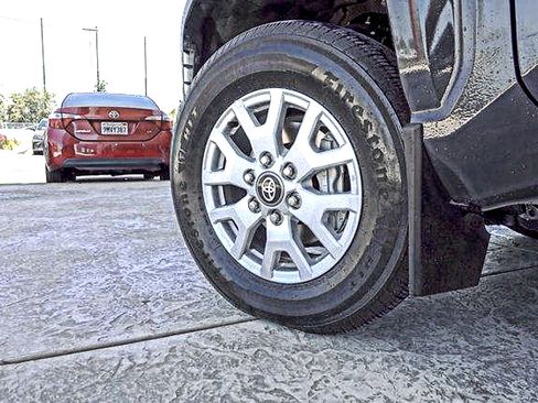Used 2024 Toyota Tacoma SR5 AWD/4WD image 9