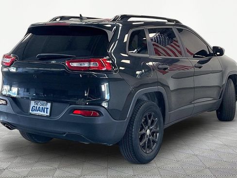 Used 2016 Jeep Cherokee Sport w/ Cold Weather Group AWD/4WD image 6