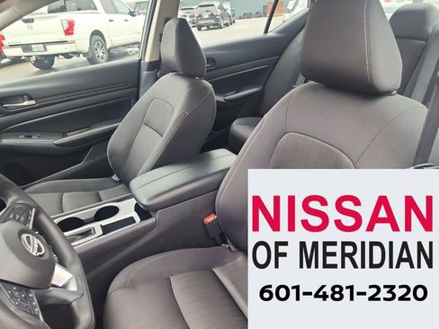 Used 2024 Nissan Altima 2.5 SV image 12