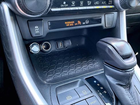 Used 2021 Toyota RAV4 LE w/ Carpet Mat Package (TMS) FWD image 23