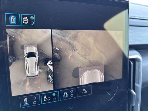 Used 2025 GMC Acadia Elevation image 23