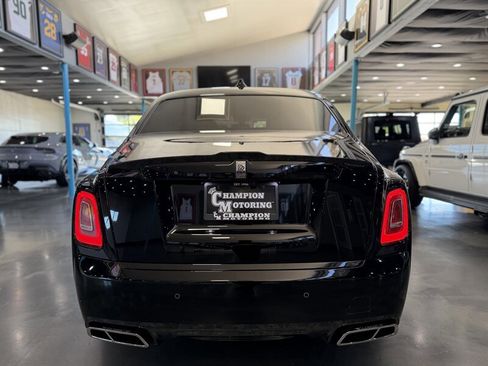 Used 2024 Rolls-Royce Phantom Sedan image 10