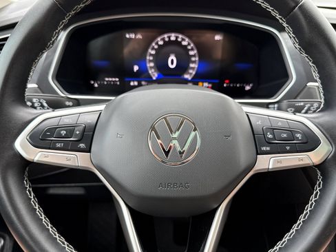 Used 2024 Volkswagen Tiguan SE AWD/4WD image 25