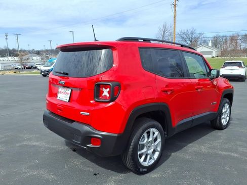 Used 2022 Jeep Renegade Latitude w/ Convenience Group AWD/4WD image 5