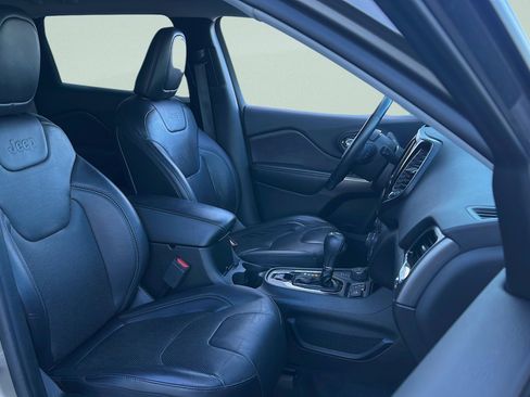 Used 2019 Jeep Cherokee Limited image 50