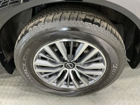 Used 2024 Nissan Armada SL w/ Captain's Chairs Package image 36