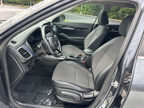 Used 2021 Kia Seltos S FWD image 16