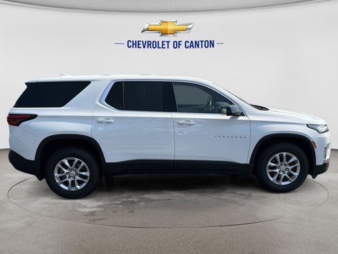 Used 2023 Chevrolet Traverse LS FWD image 4