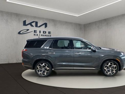 Used 2022 Hyundai Palisade Calligraphy image 3