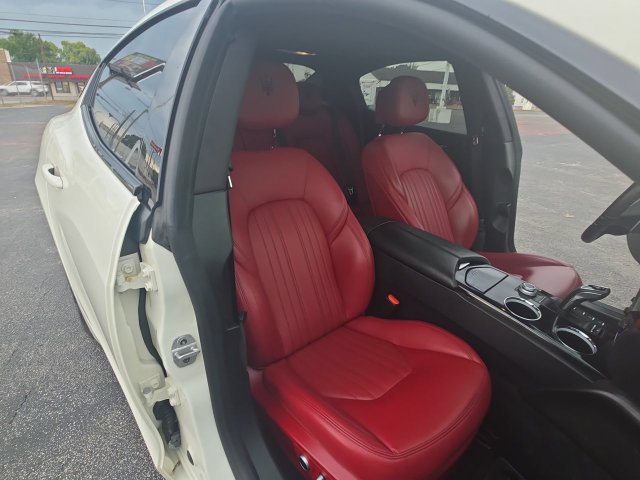 Used 2023 Maserati Ghibli Modena RWD image 25