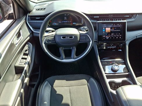 Used 2024 Jeep Grand Cherokee Altitude AWD/4WD image 11