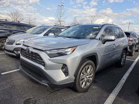 Used 2022 Toyota RAV4 Limited image 3