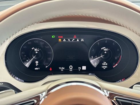 Used 2023 Bentley Bentayga Extended Wheelbase AWD/4WD image 24