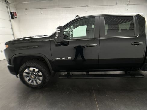 Used 2022 Chevrolet Silverado 2500 Custom w/ Custom Value Package AWD/4WD image 5