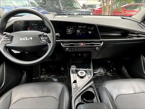 Used 2023 Kia Niro EX image 15