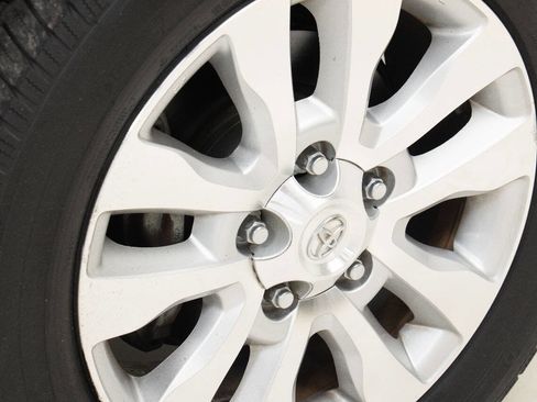 Used 2011 Toyota Sequoia Platinum image 71