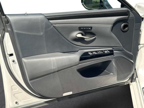 Used 2025 Lexus ES 350 w/ Premium Package FWD image 17