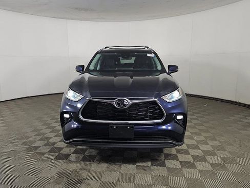Used 2024 Toyota Highlander Limited AWD/4WD image 2