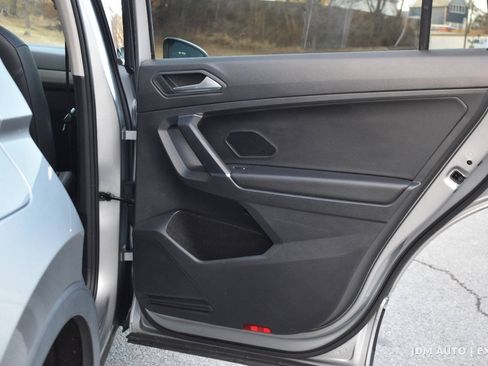 Used 2020 Volkswagen Tiguan SE w/ Panoramic Sunroof Package AWD/4WD image 11