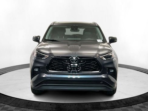Used 2024 Toyota Highlander XLE image 10
