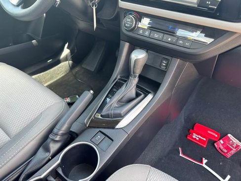 Used 2014 Toyota Corolla LE FWD image 10