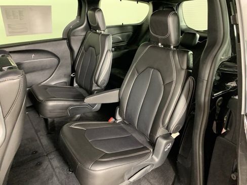 Used 2024 Chrysler Pacifica Touring-L w/ Uconnect Theater Family Group image 32