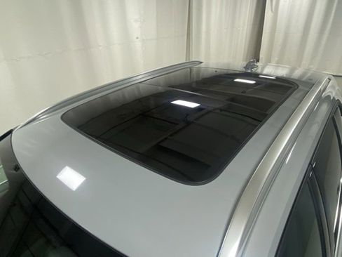 Used 2025 Volvo XC40 B5 Core image 6